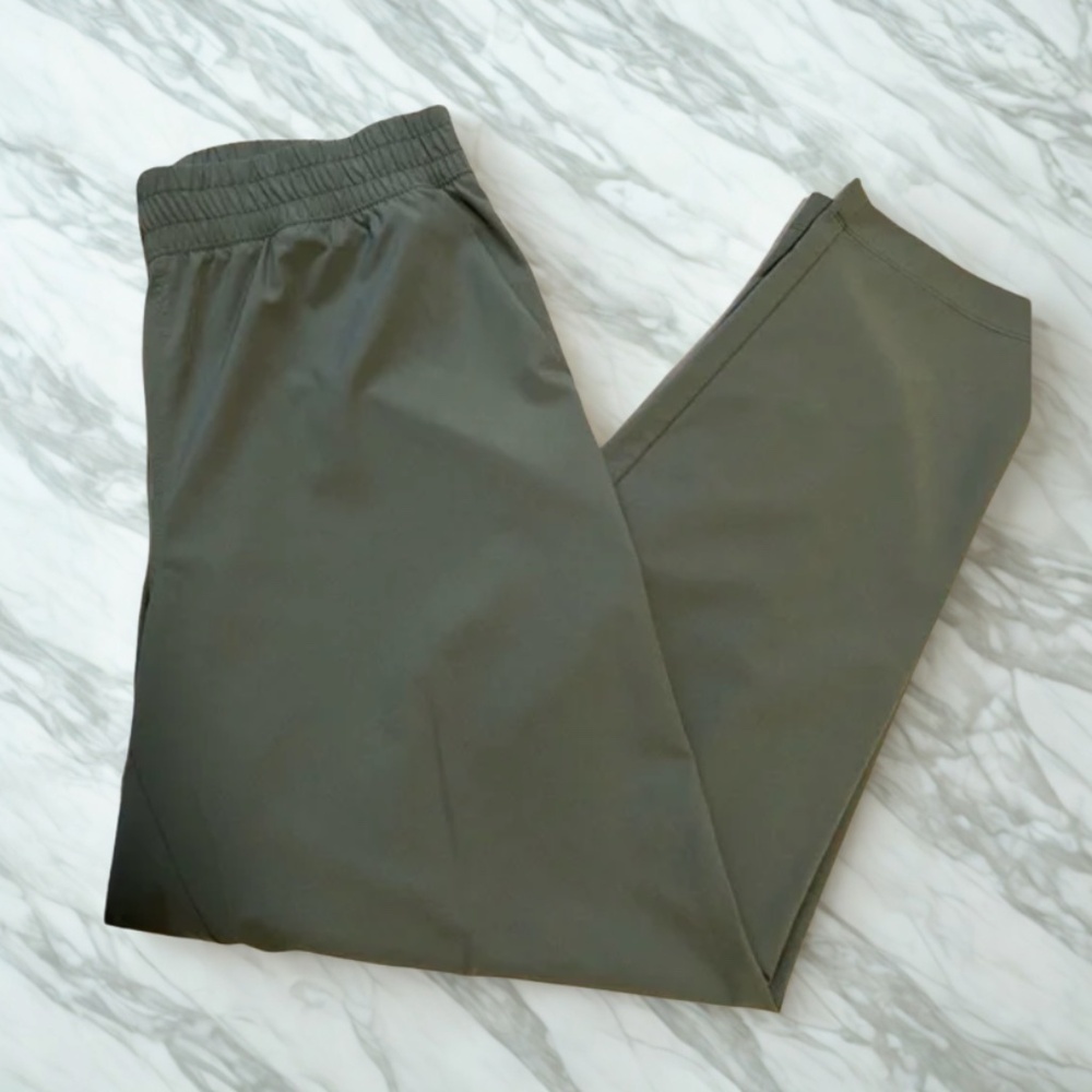 Gap Fit Runaround Pant